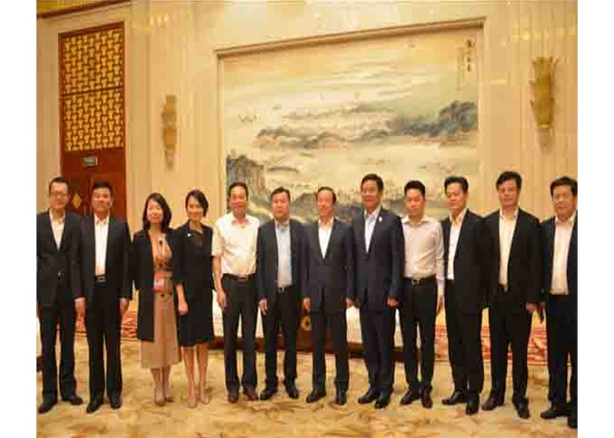 湖南省委副书记、省长许达哲接见安徽富通工业集团董事长邹益坚及参加中博会客商